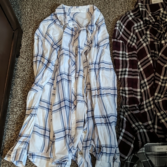 Maurices flannels - Picture 4 of 4